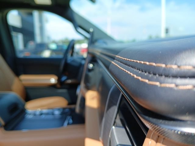 Used 2023 Ford Expedition Platinum AWD/4WD image 34