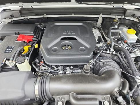 Used 2024 Jeep Wrangler Unlimited Rubicon w/ Technology Group image 17