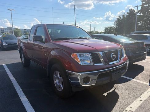 Used 2007 Nissan Frontier SE w/ SE Value Truck Pkg AWD/4WD image 4