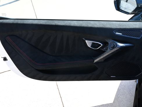 Used 2018 Lamborghini Huracan Performante image 19