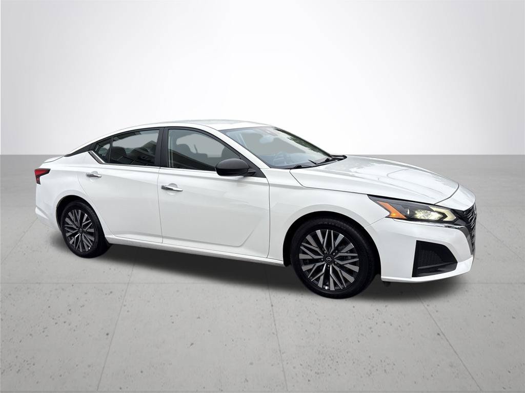 Used 2025 Nissan Altima 2.5 SV FWD image 4