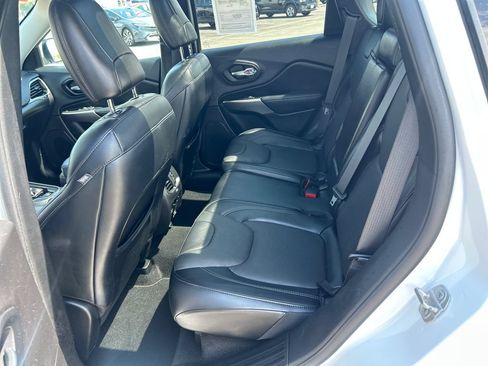 Used 2021 Jeep Cherokee Limited w/ Elite Package AWD/4WD image 23