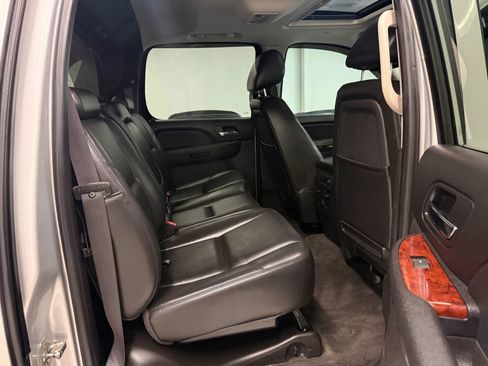 Used 2012 Chevrolet Avalanche LTZ image 21