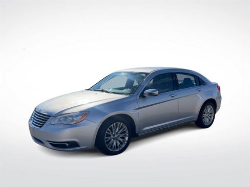 Used 2011 Chrysler 200 Limited image 4