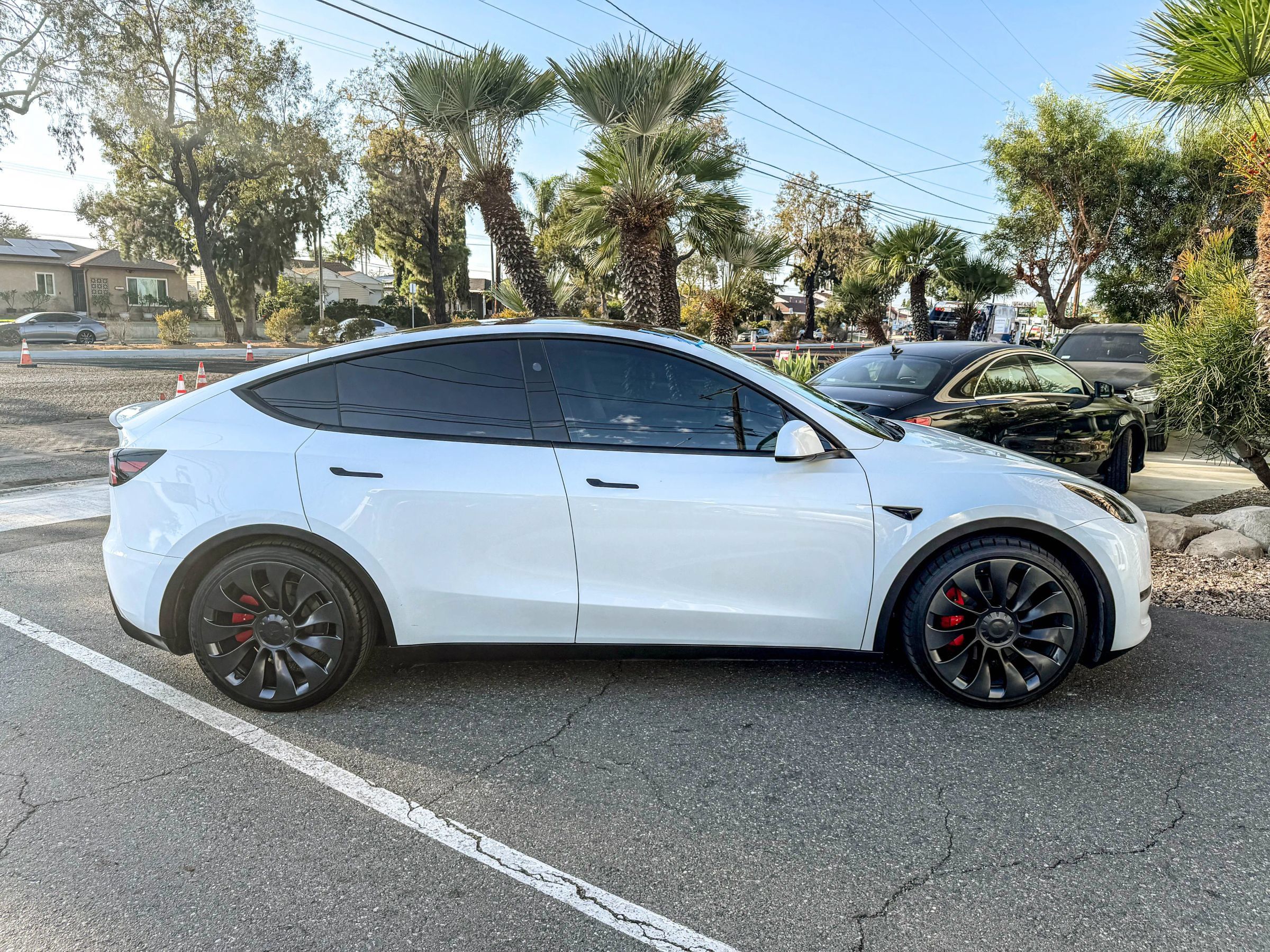 Used 2023 Tesla Model Y Performance AWD/4WD image 16