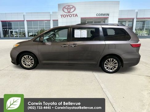 Used 2015 Toyota Sienna XLE image 5