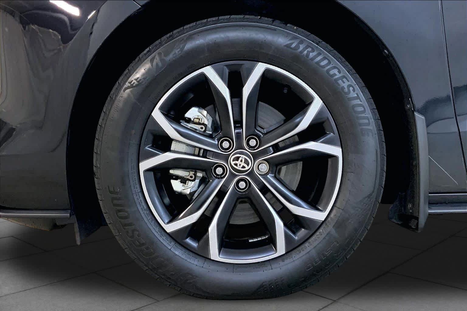 Used 2025 Toyota Sienna Platinum AWD/4WD image 10