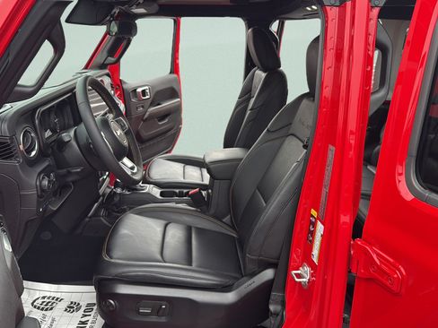 Used 2024 Jeep Wrangler Unlimited Sahara AWD/4WD image 5