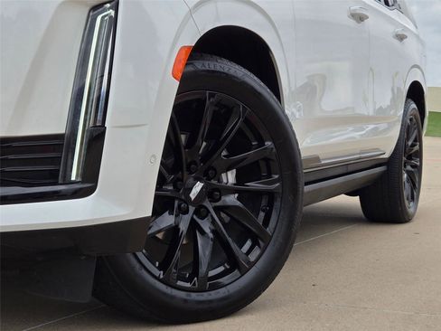 Certified 2024 Cadillac Escalade Sport Platinum w/ LPO, ONYX Package AWD/4WD image 8