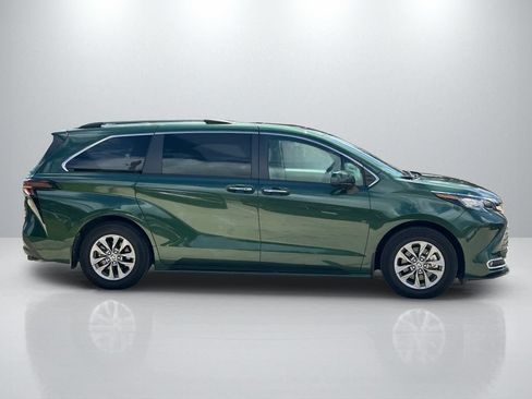 Certified 2023 Toyota Sienna XLE w/ XLE Plus Package FWD image 4