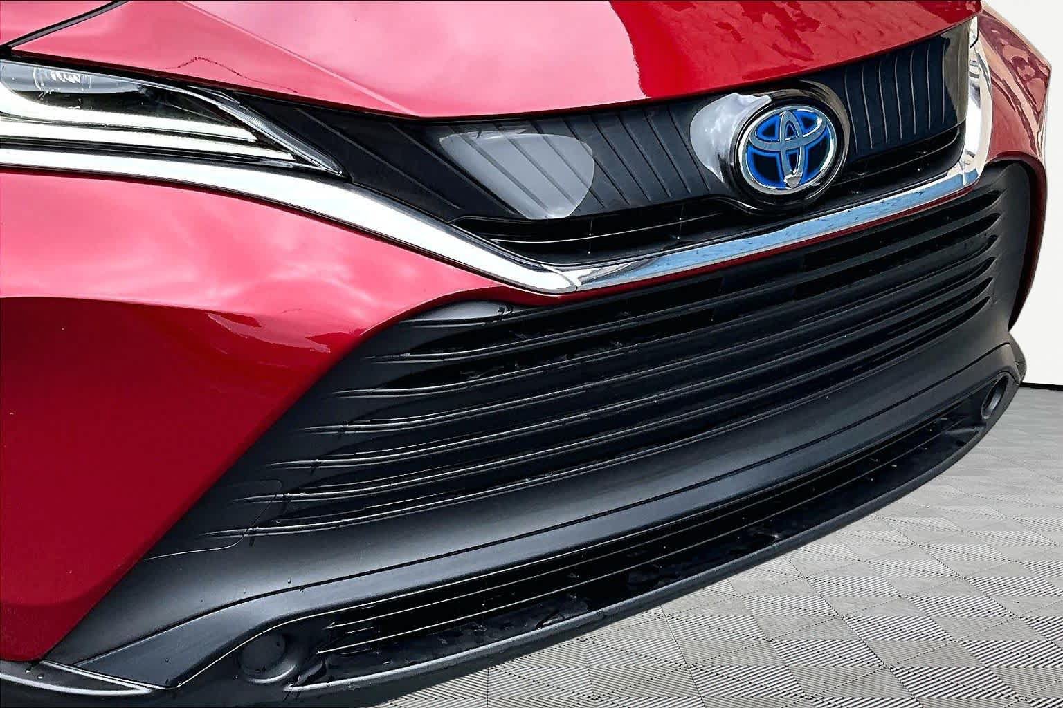 Certified 2024 Toyota Venza LE AWD/4WD image 30