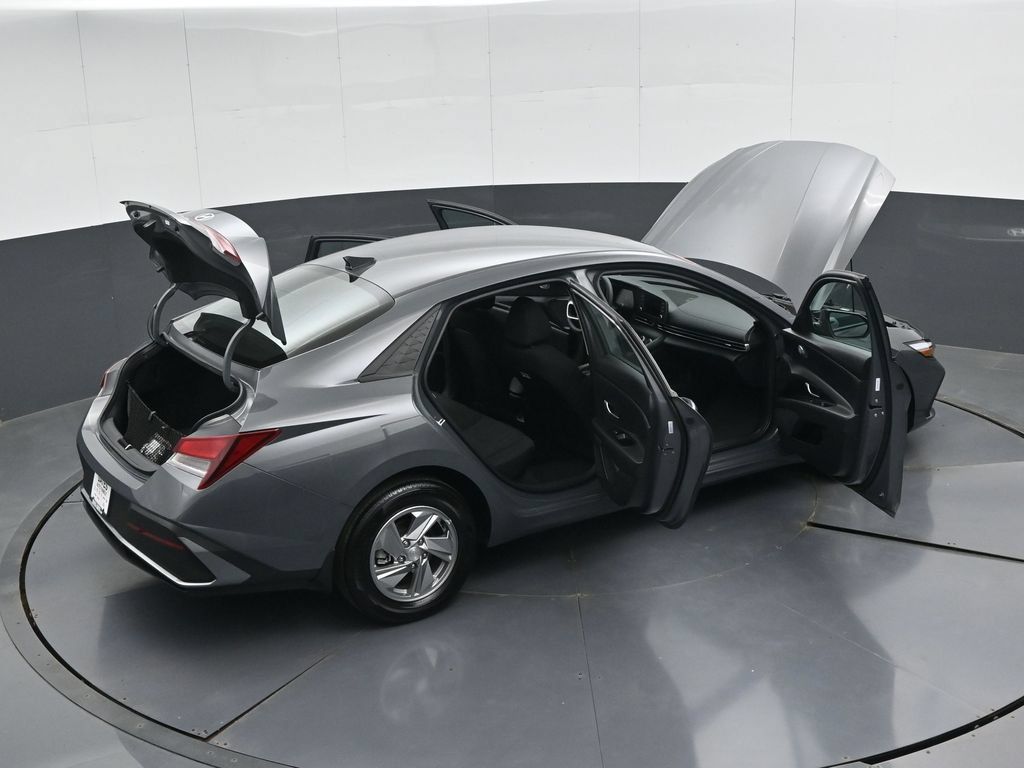 Used 2025 Hyundai Elantra SE FWD image 50