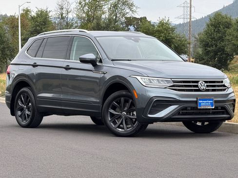 Used 2024 Volkswagen Tiguan SE AWD/4WD image 1