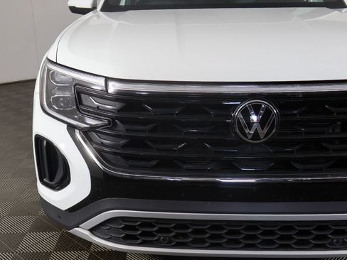 Used 2025 Volkswagen Atlas Cross Sport SE FWD image 12