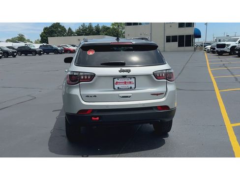 Used 2025 Jeep Compass Trailhawk AWD/4WD image 7