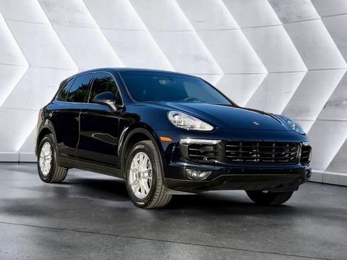 Used 2016 Porsche Cayenne AWD/4WD image 2