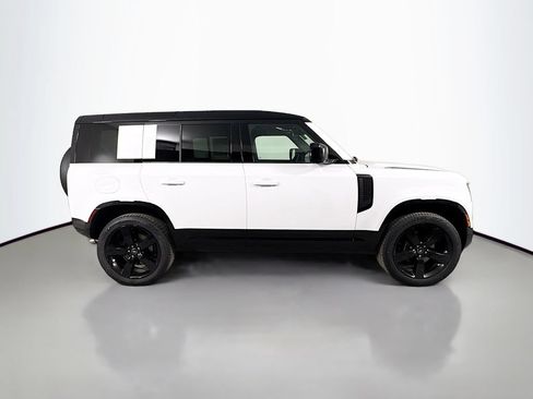 Used 2025 Land Rover Defender 110 V8 AWD/4WD image 4