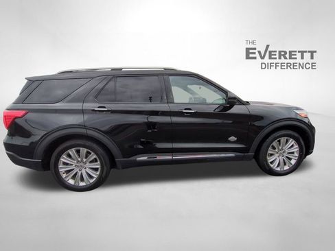 Used 2022 Ford Explorer King Ranch w/ Premium Technology Package image 3