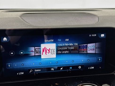 Used 2022 Mercedes-Benz GLB 250 4MATIC image 16