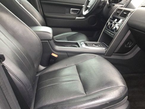 Used 2019 Land Rover Discovery Sport HSE image 15