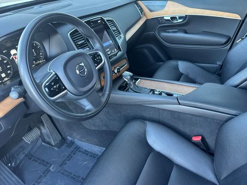 Used 2022 Volvo XC90 T5 Momentum w/ Advanced Package image 9