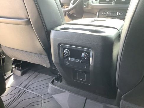 Used 2023 Chevrolet Suburban LT image 20