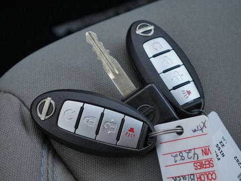 Certified 2022 Nissan Frontier SV w/ Technology Package image 32