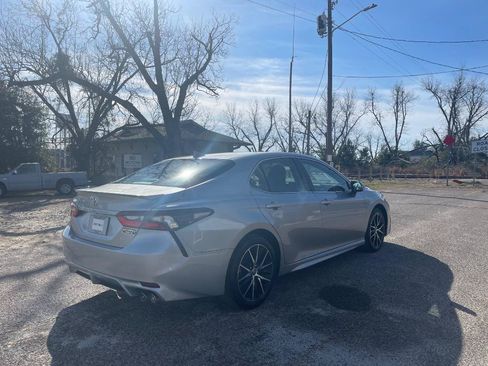Used 2023 Toyota Camry SE FWD image 3