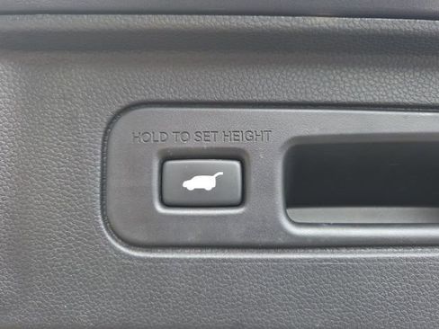 Used 2025 Honda Pilot Touring image 12