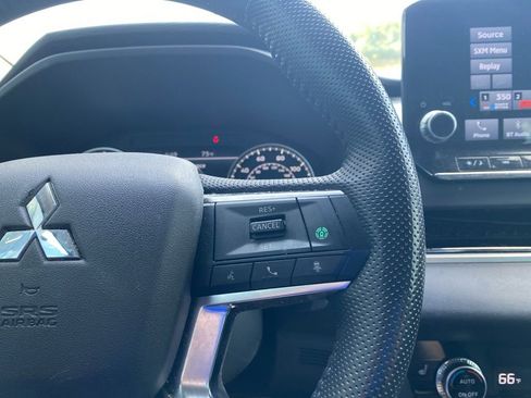 Used 2023 Mitsubishi Outlander SE AWD/4WD image 9