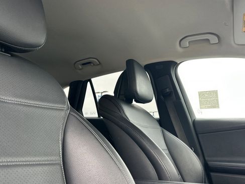 Used 2024 Mercedes-Benz GLC 300 w/ Winter Package image 17