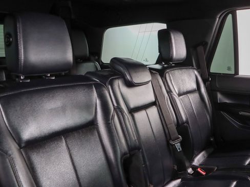 Used 2019 Ford Expedition XLT w/ Equipment Group 201A AWD/4WD image 29