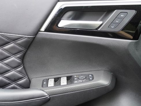 Used 2024 Mitsubishi Outlander 4WD Plug-In Hybrid image 16