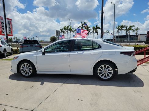 Used 2022 Toyota Camry LE image 7