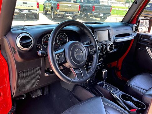 Used 2015 Jeep Wrangler Unlimited Sahara AWD/4WD image 16