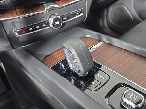 Certified 2023 Volvo XC60 B5 Plus w/ Climate Package image 21