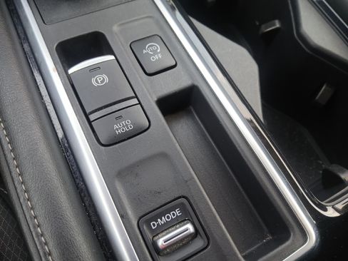 Used 2025 Nissan Pathfinder SV FWD image 33