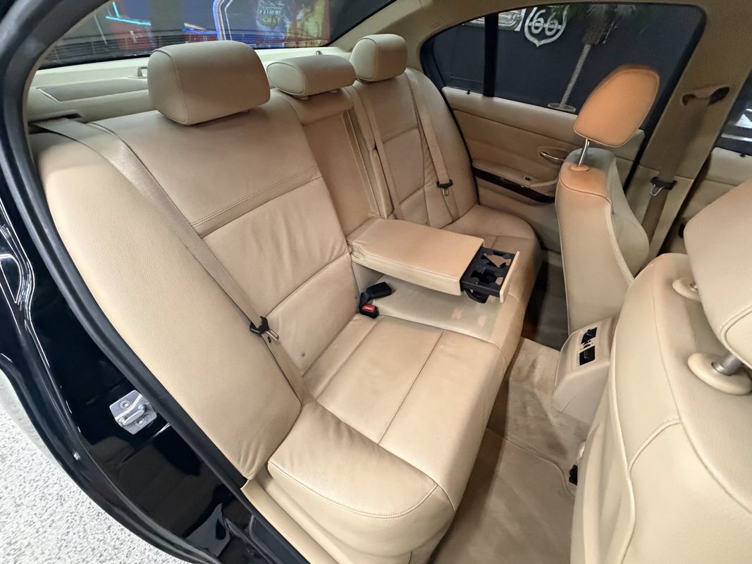 Used 2011 BMW 335i xDrive Sedan AWD/4WD image 18