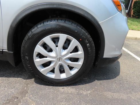 Used 2018 Nissan Rogue S FWD image 13