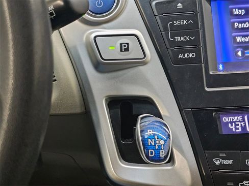 Used 2014 Toyota Prius V Three image 32