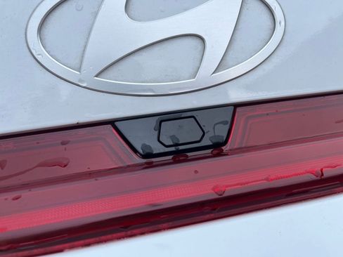 Used 2025 Hyundai Elantra Limited image 24