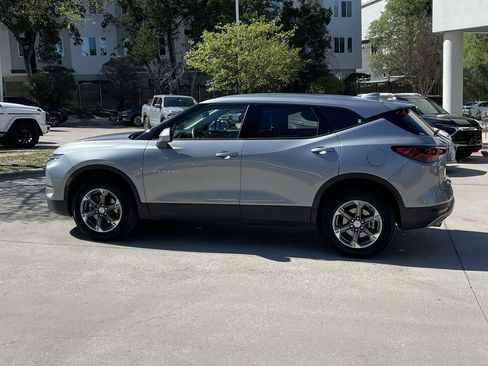 Used 2025 Chevrolet Blazer LT image 3