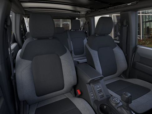 New 2025 Ford Bronco Base image 32