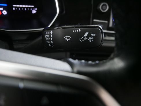 Certified 2022 Volkswagen Jetta SE w/ Panoramic Sunroof Package image 32