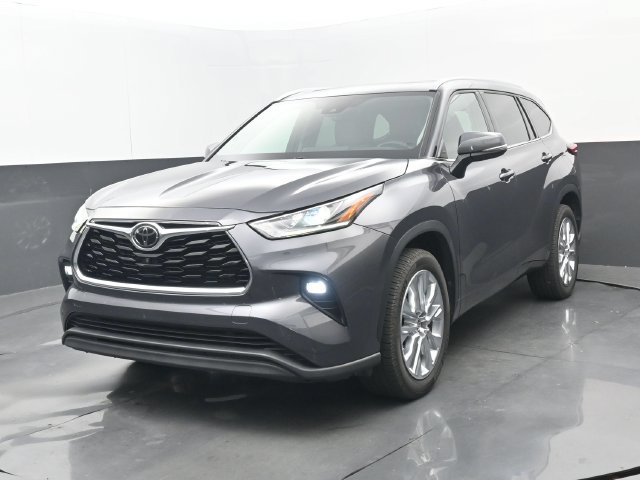 Used 2021 Toyota Highlander Limited FWD image 8