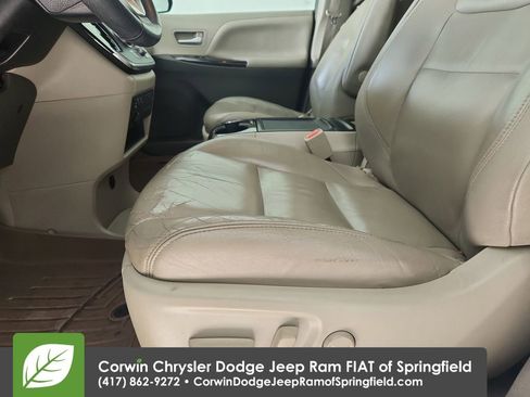 Used 2016 Toyota Sienna L image 19