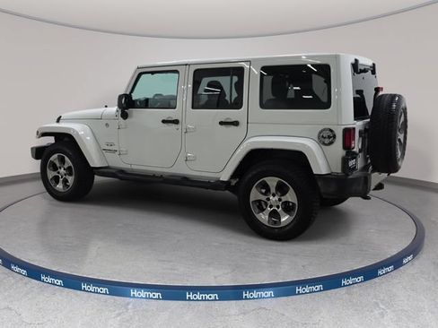 Used 2017 Jeep Wrangler Unlimited Sahara w/ Connectivity Group AWD/4WD image 7