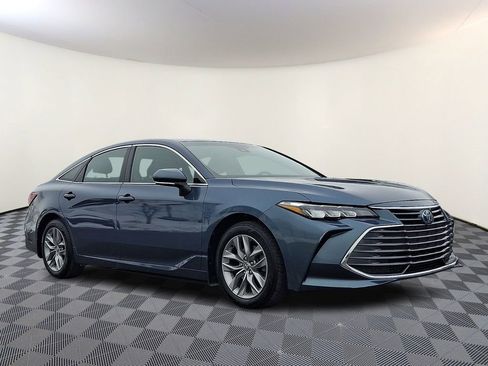 Used 2022 Toyota Avalon XLE w/ Moonroof Package image 1