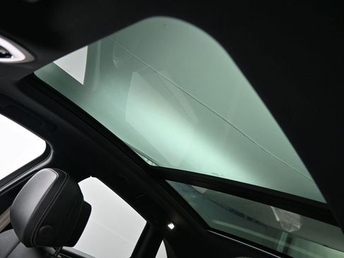 Certified 2023 Porsche Macan image 8