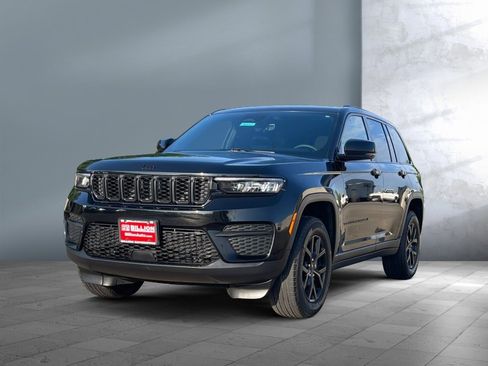 Used 2025 Jeep Grand Cherokee Altitude AWD/4WD image 1